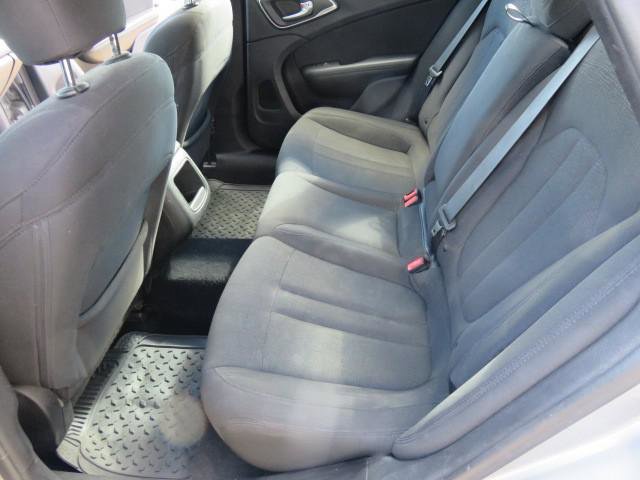 Used 2015 Chrysler 200 Limited w/ Convenience Group image 21