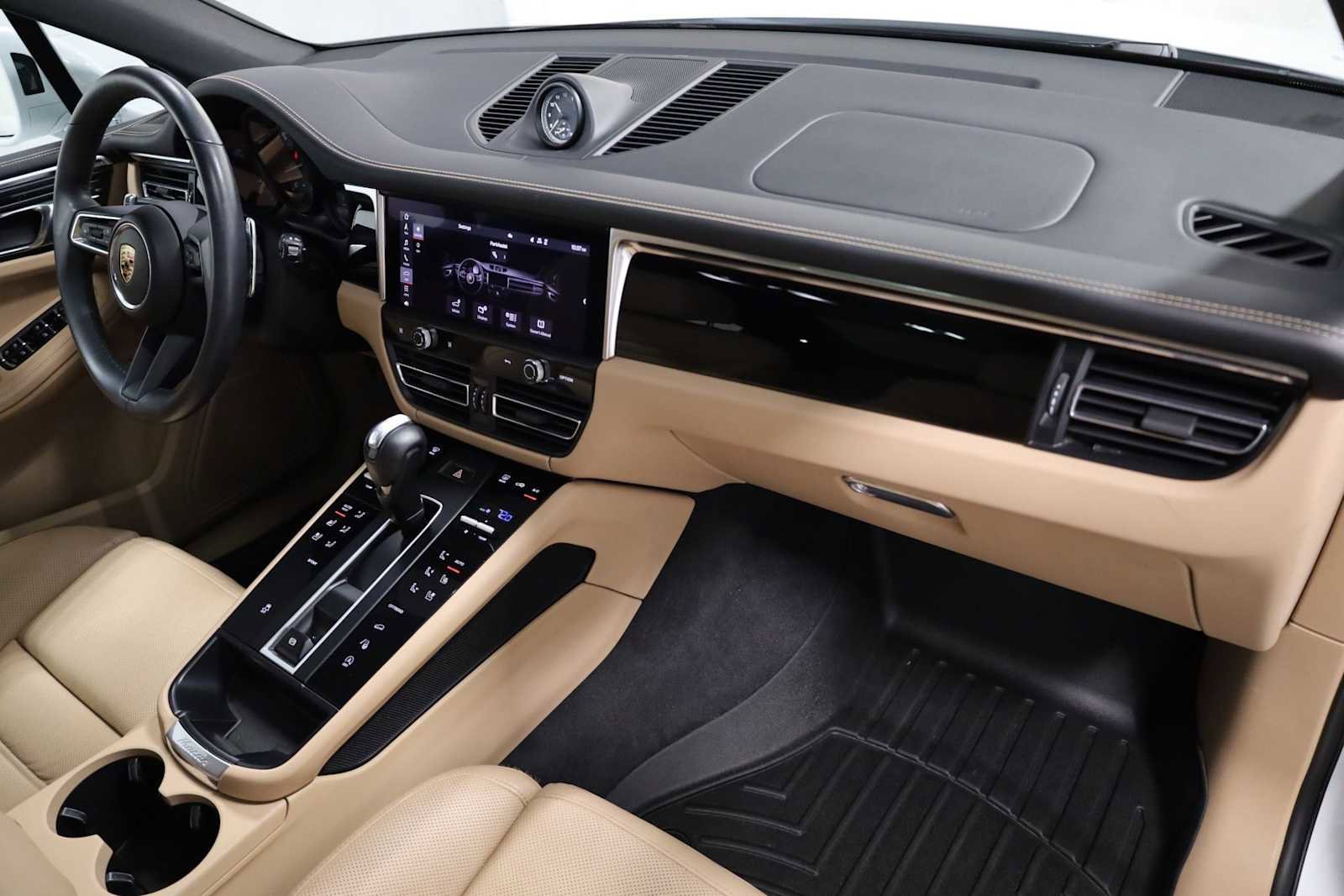 Certified 2023 Porsche Macan Turbo AWD/4WD image 6