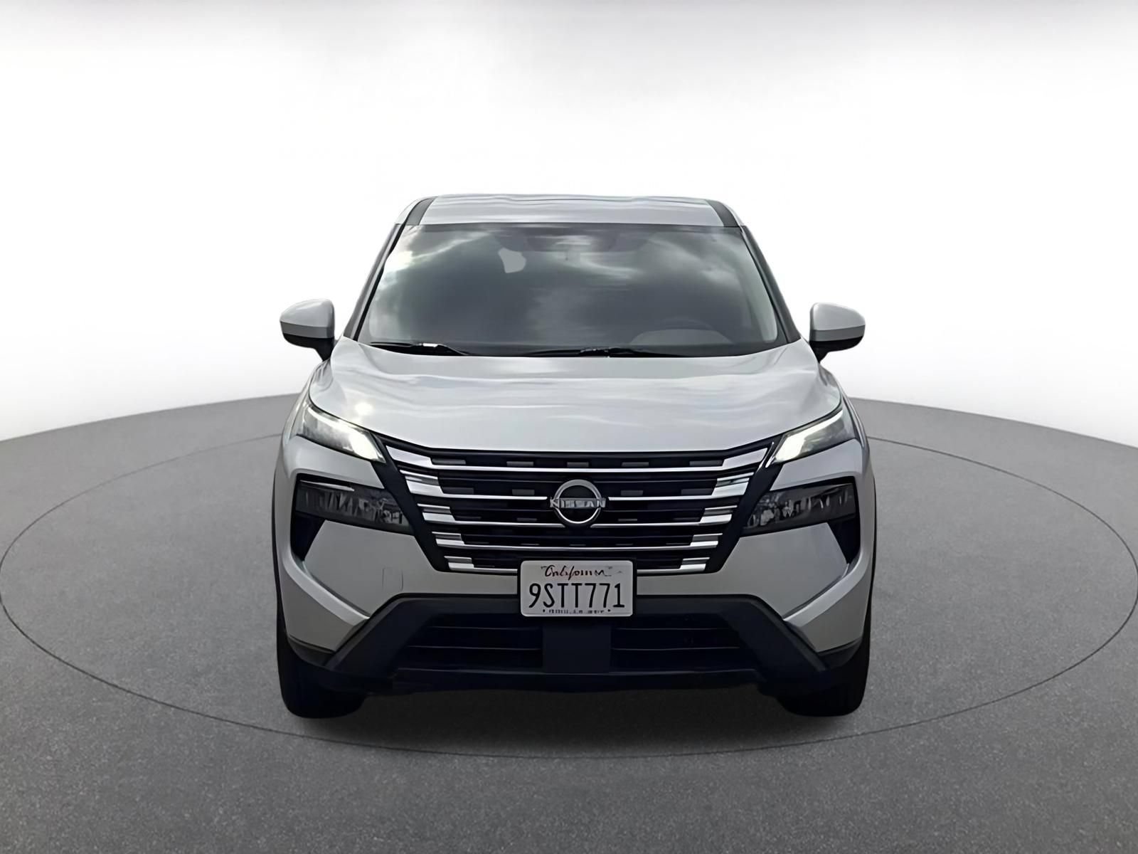 Used 2025 Nissan Rogue SV FWD image 3