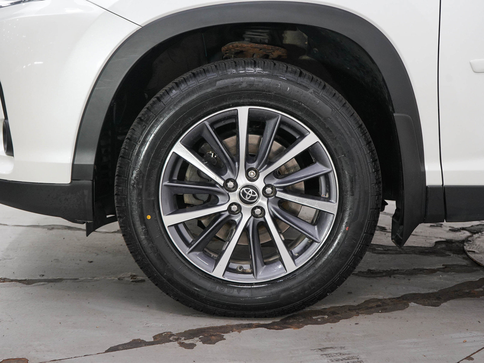 Used 2019 Toyota Highlander XLE AWD/4WD image 29