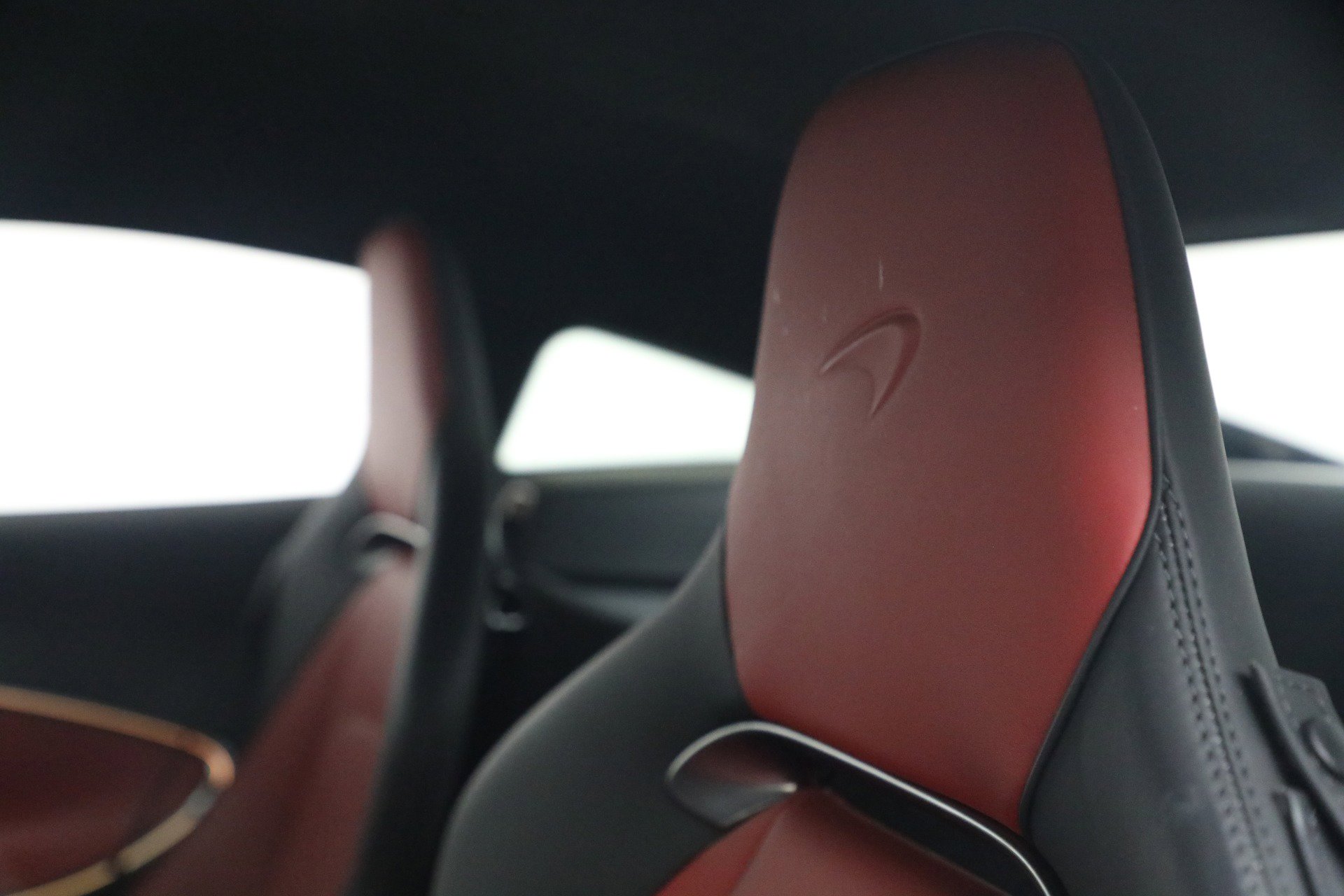 Used 2024 McLaren Artura RWD image 28