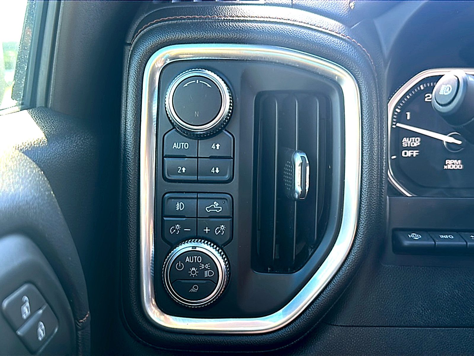 Used 2019 GMC Sierra 1500 AT4 w/ AT4 Premium Package AWD/4WD image 36