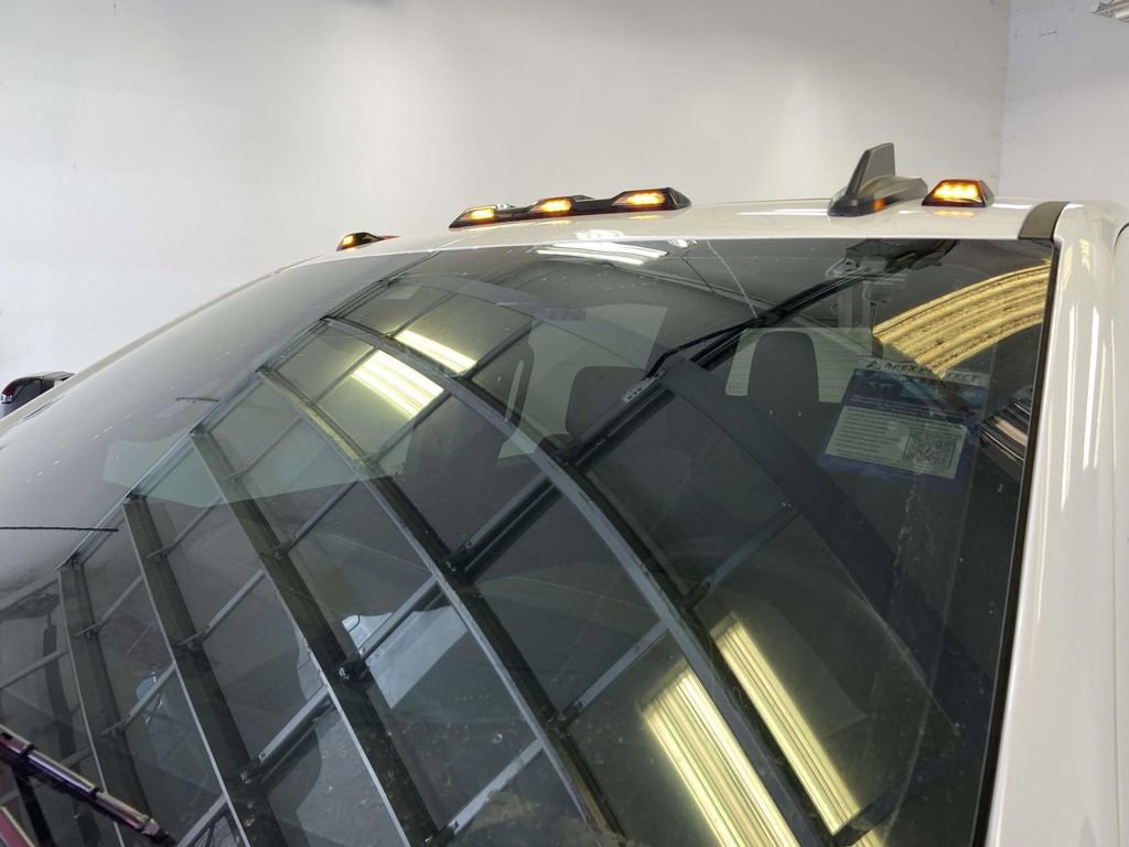 Used 2025 Chevrolet Silverado 2500 ZR2 w/ Technology Package image 9