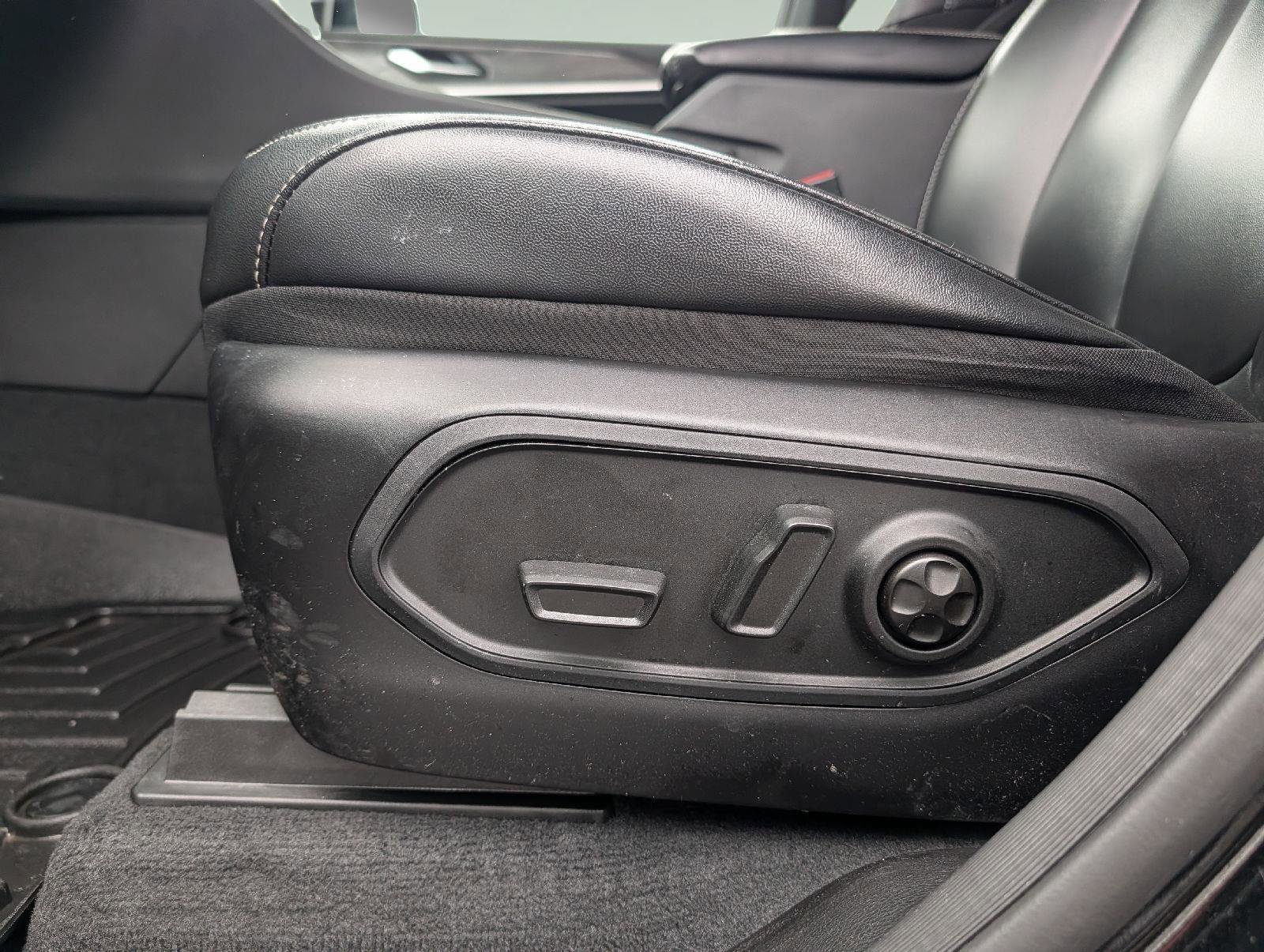 Used 2024 Jeep Grand Cherokee Limited w/ Black Appearance Package image 10