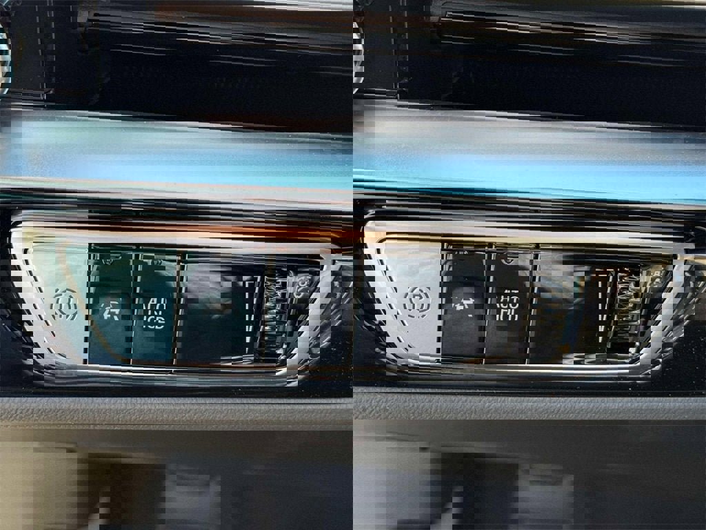 New 2025 Cadillac Lyriq Luxury image 20