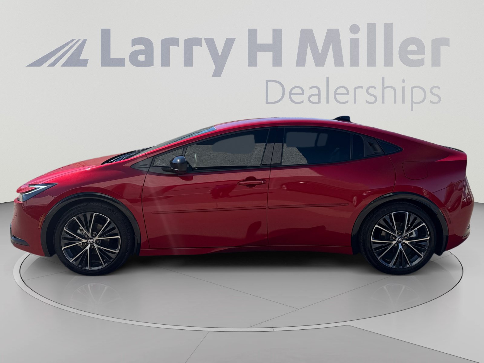 Used 2026 Toyota Prius XLE FWD image 2