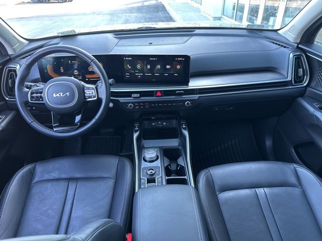 Used 2025 Kia Sorento EX w/ EX Panoramic Sunroof Package image 16