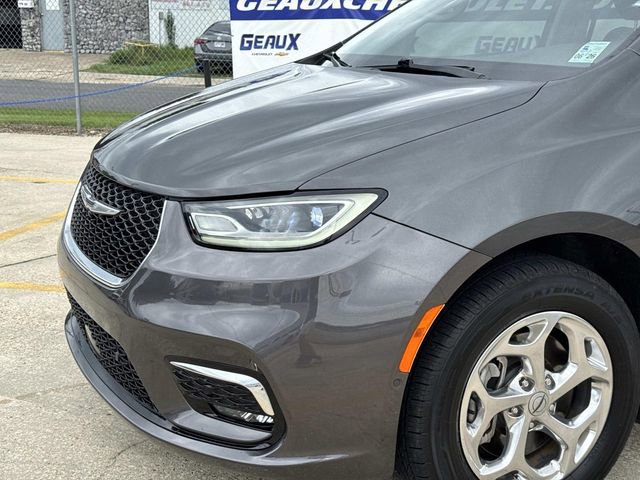 Used 2022 Chrysler Pacifica Limited AWD/4WD image 2