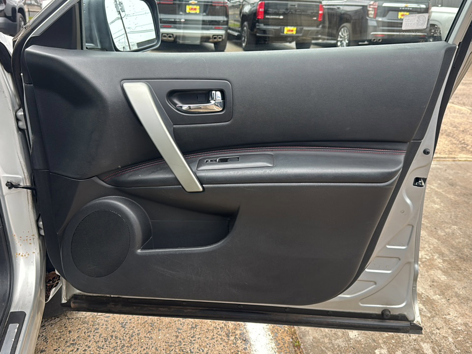 Used 2011 Nissan Rogue SV w/ SL Pkg image 15