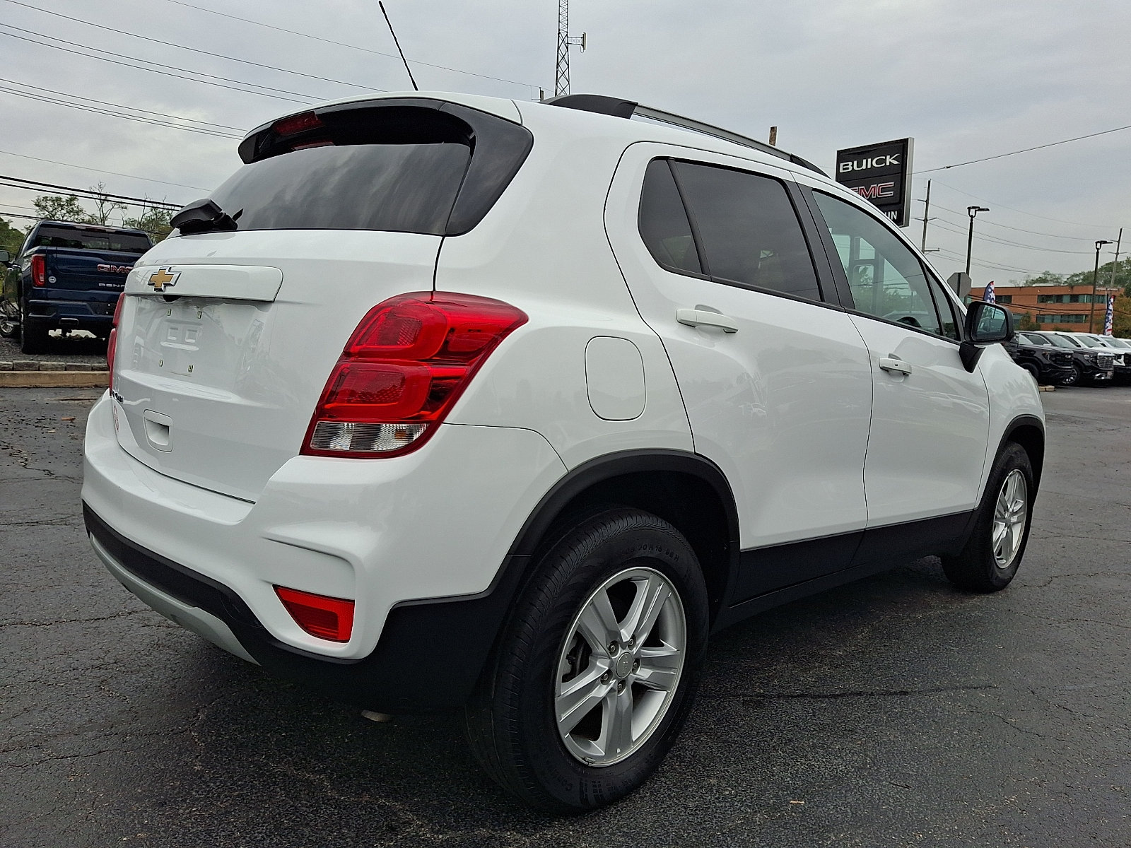 Used 2021 Chevrolet Trax LT w/ LT Convenience Package AWD/4WD image 4