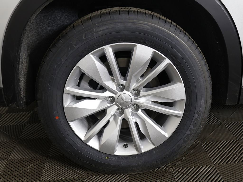 New 2026 Mitsubishi Outlander ES FWD image 19