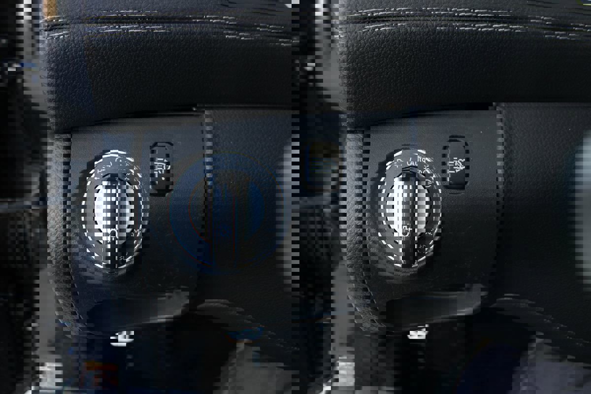 Used 2011 Mercedes-Benz SL 550 image 41