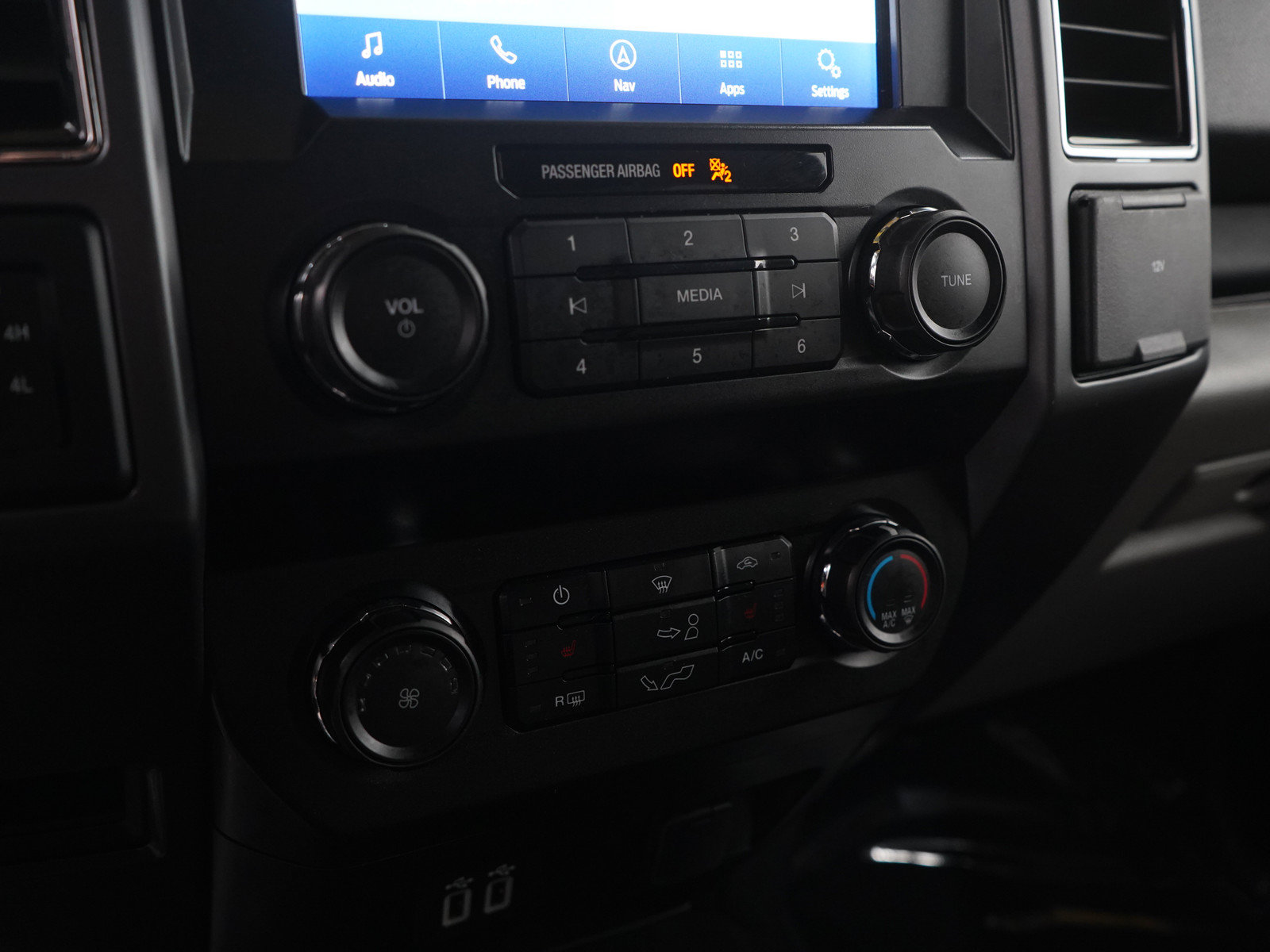 Used 2019 Ford F150 XLT w/ Equipment Group 302A Luxury AWD/4WD image 22