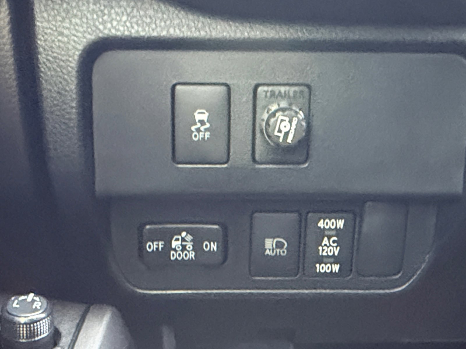Used 2020 Toyota Tacoma TRD Off-Road w/ Technology Package AWD/4WD image 18