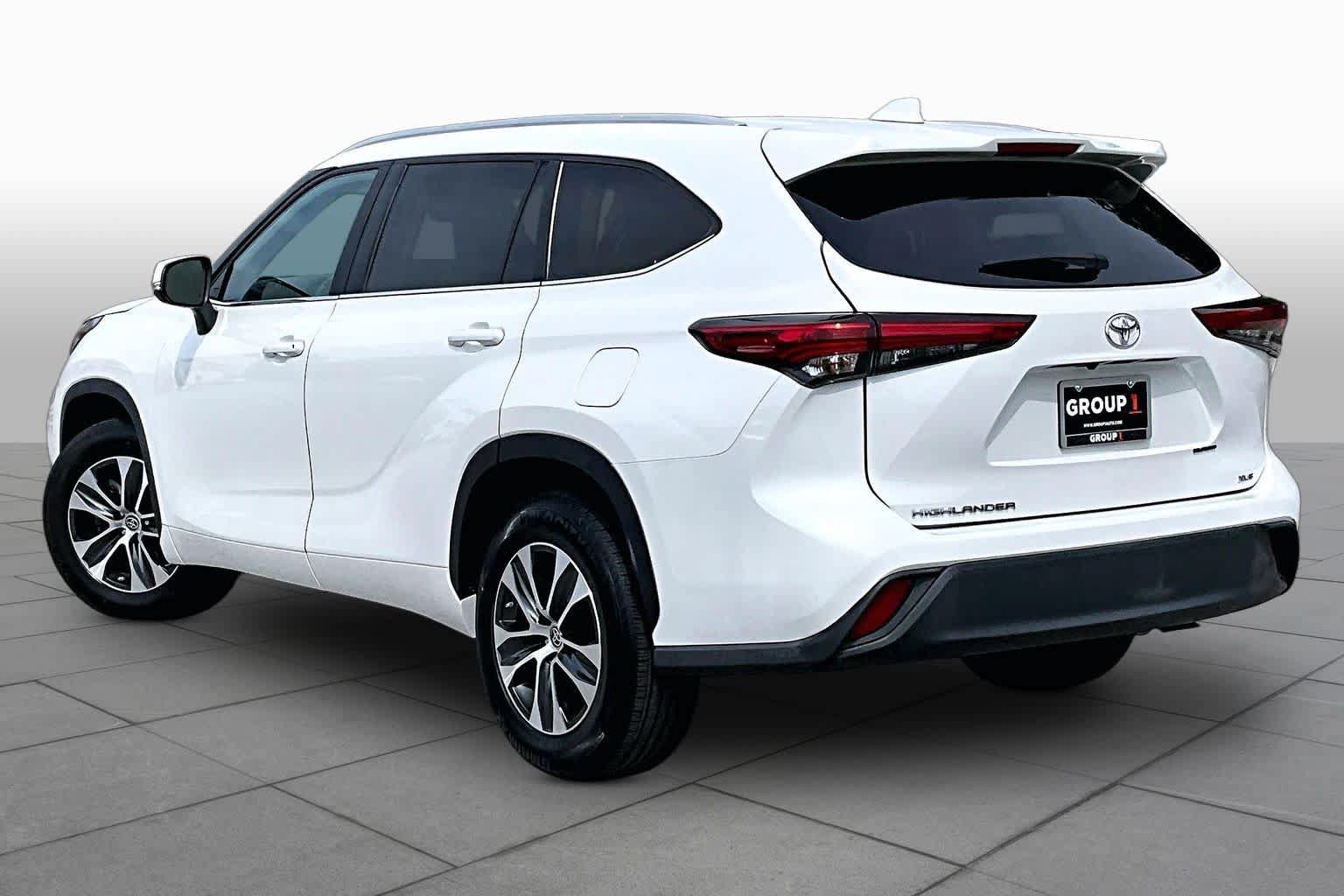 Used 2023 Toyota Highlander XLE FWD image 12
