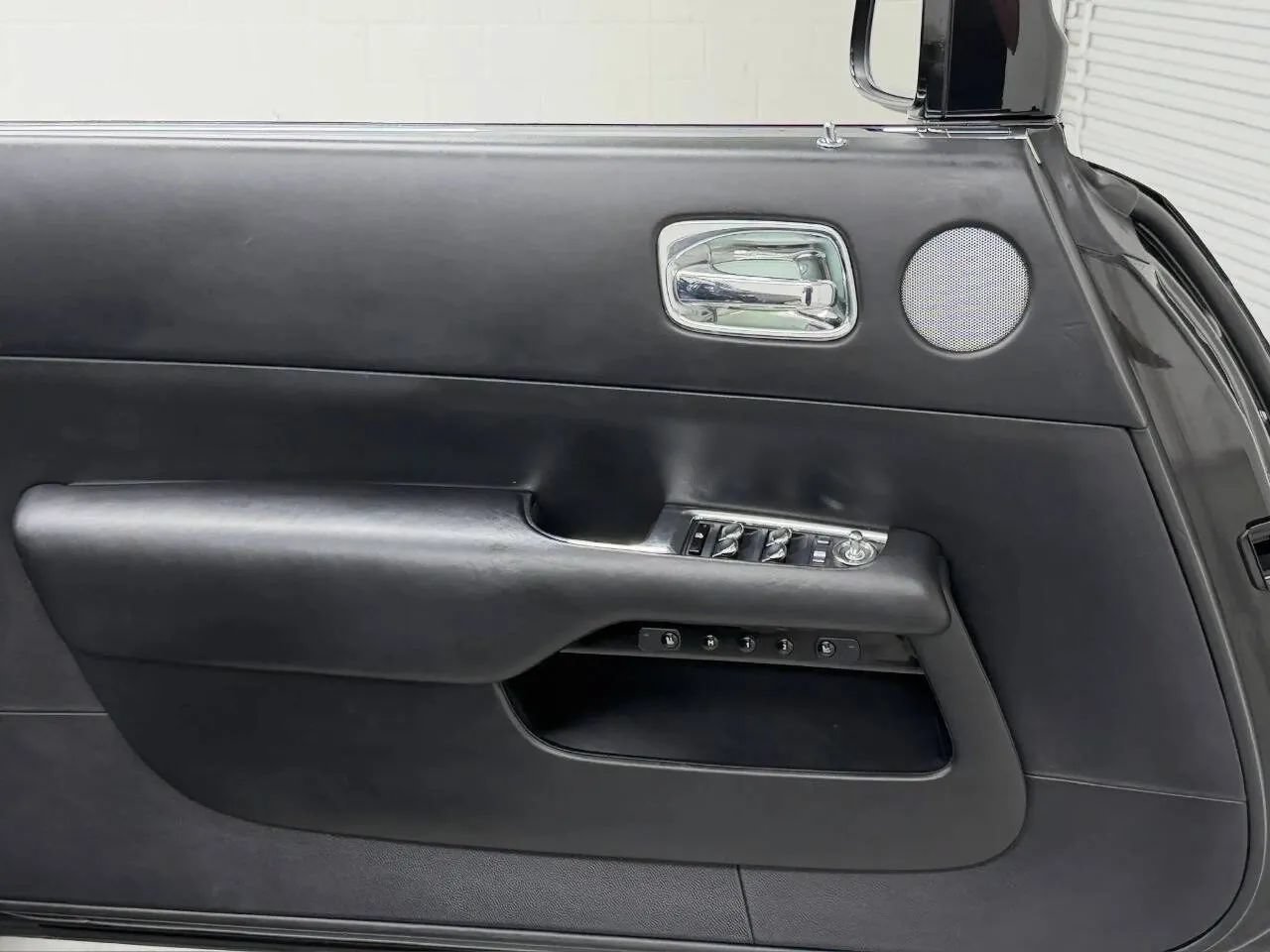 Used 2017 Rolls-Royce Dawn RWD image 28