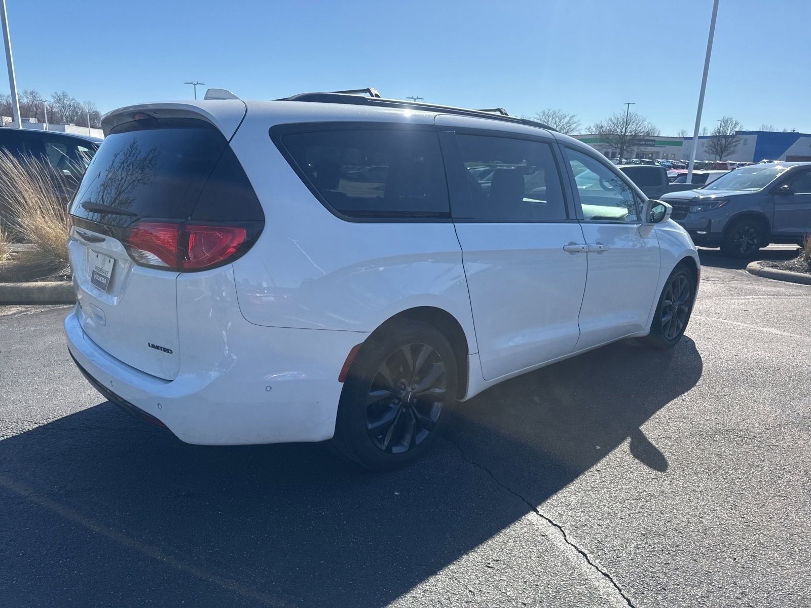 Used 2018 Chrysler Pacifica Limited w/ Advanced Safetytec Group image 8