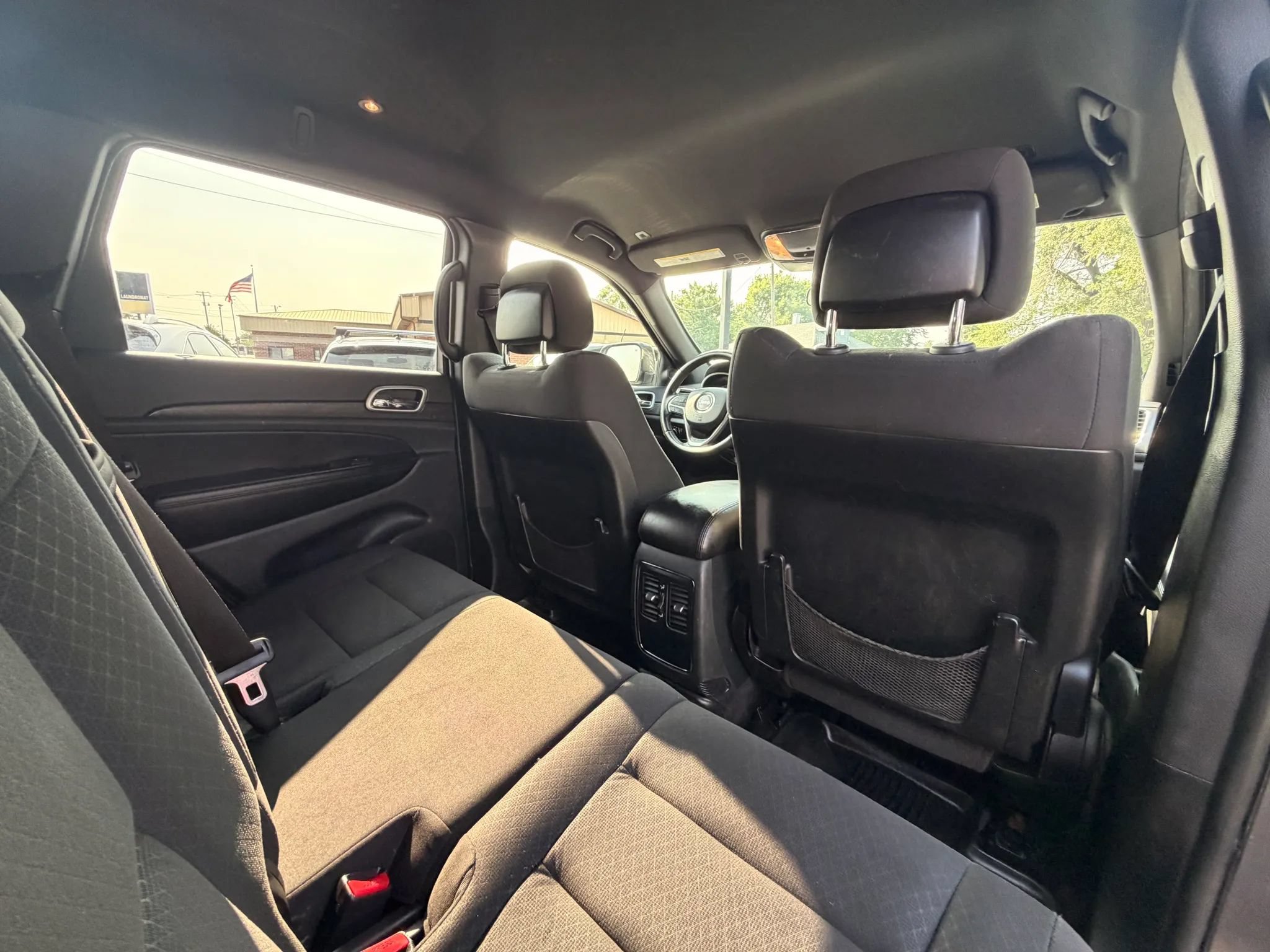 Used 2018 Jeep Grand Cherokee Laredo AWD/4WD image 23