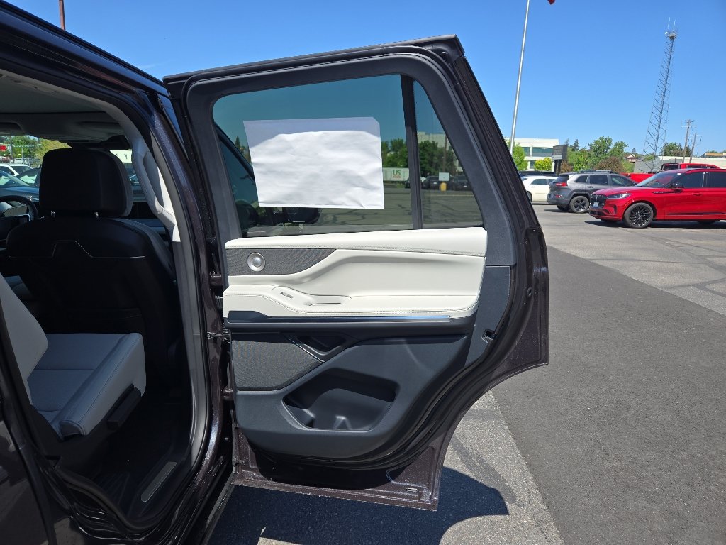New 2026 Lincoln Navigator Reserve w/ Jet Appearance Package AWD/4WD image 16