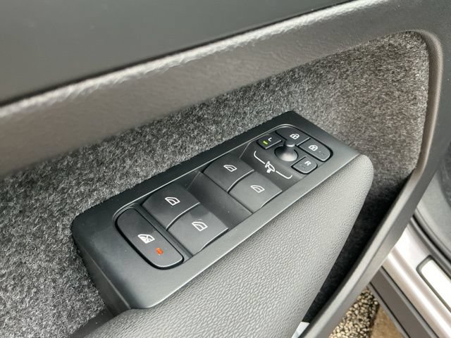 New 2026 Volvo XC40 B4 Core FWD image 21