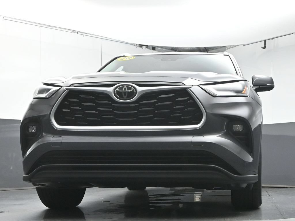 Used 2020 Toyota Highlander XLE FWD image 34