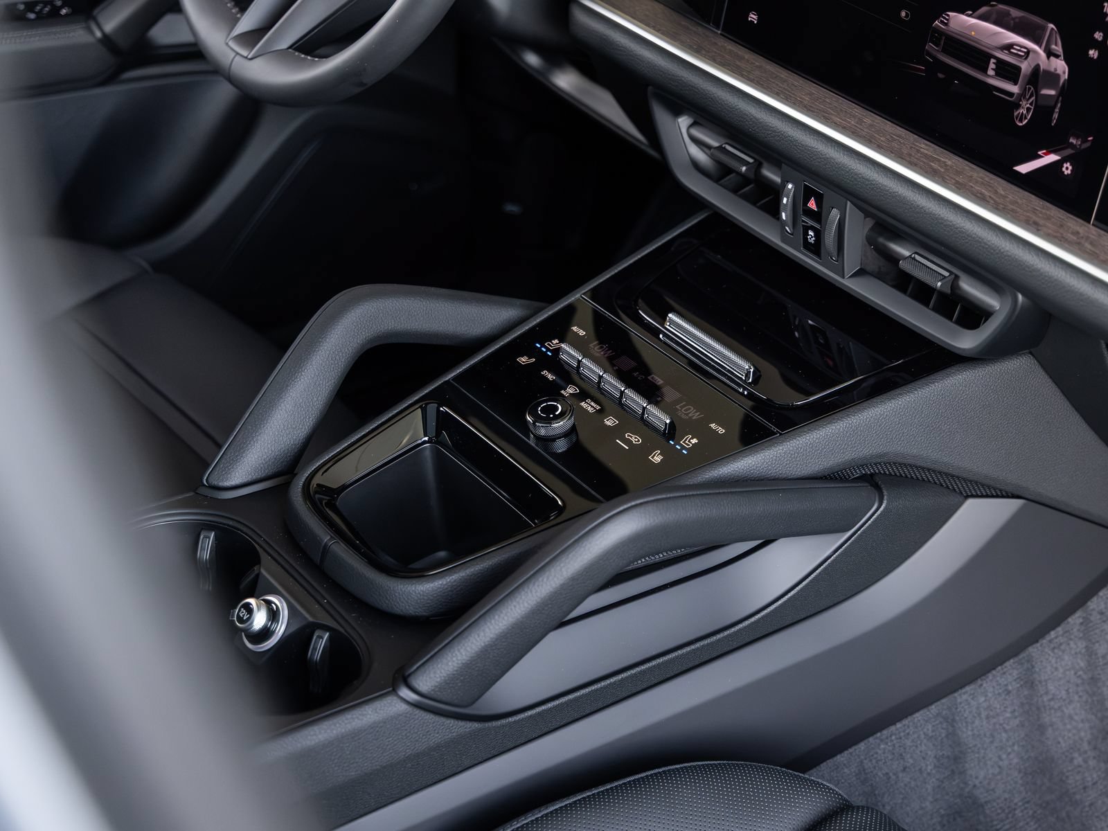 New 2026 Porsche Cayenne Coupe AWD/4WD image 34