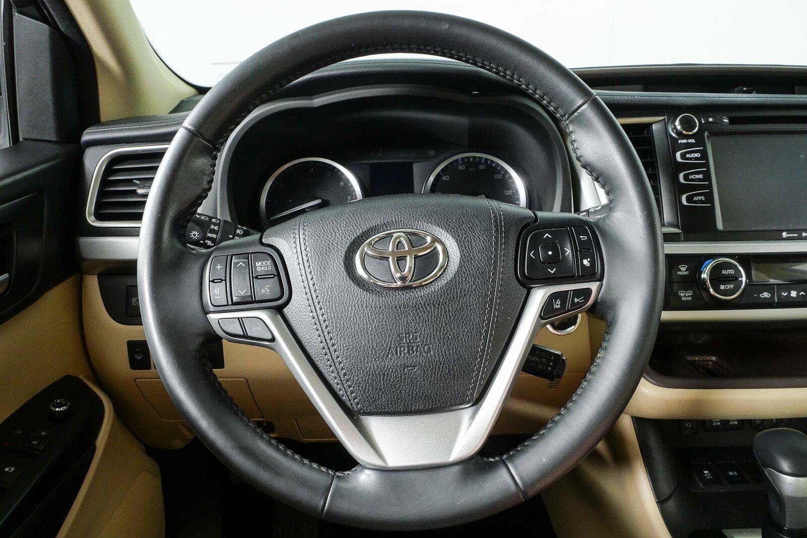 Used 2018 Toyota Highlander XLE FWD image 9