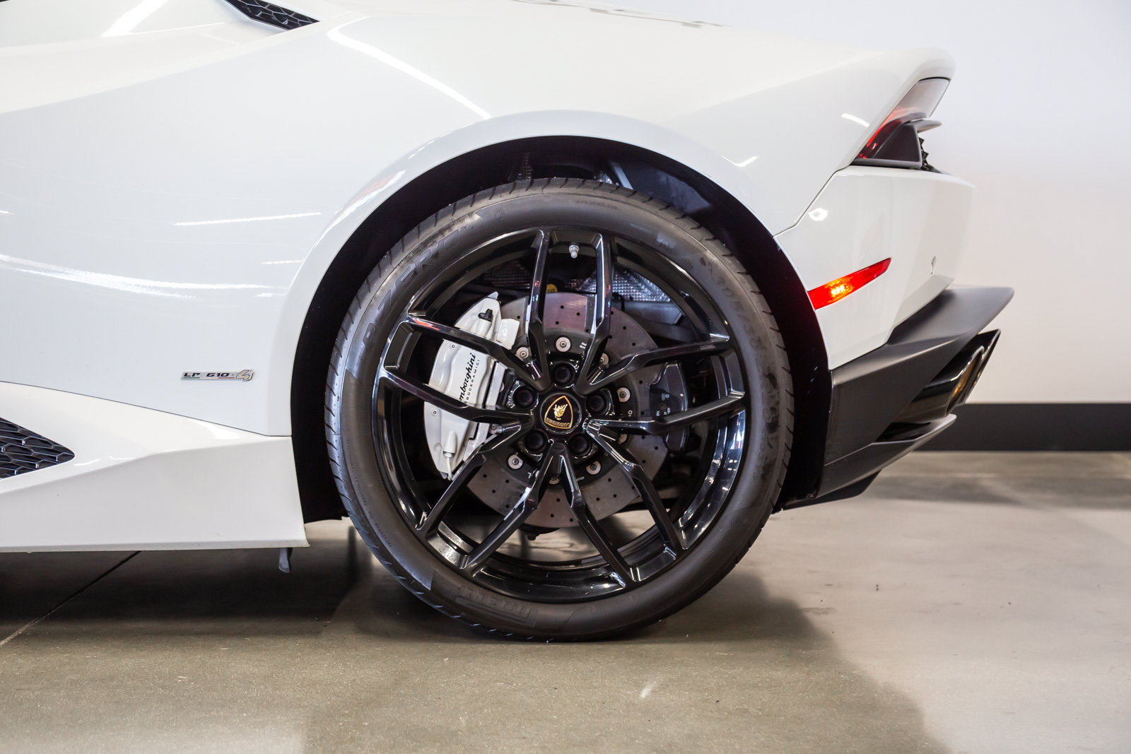Used 2017 Lamborghini Huracan LP 610-4 AWD/4WD image 23