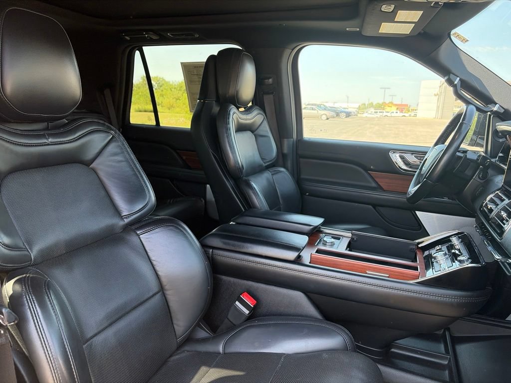 Used 2020 Lincoln Navigator Reserve w/ Luxury Package AWD/4WD image 11
