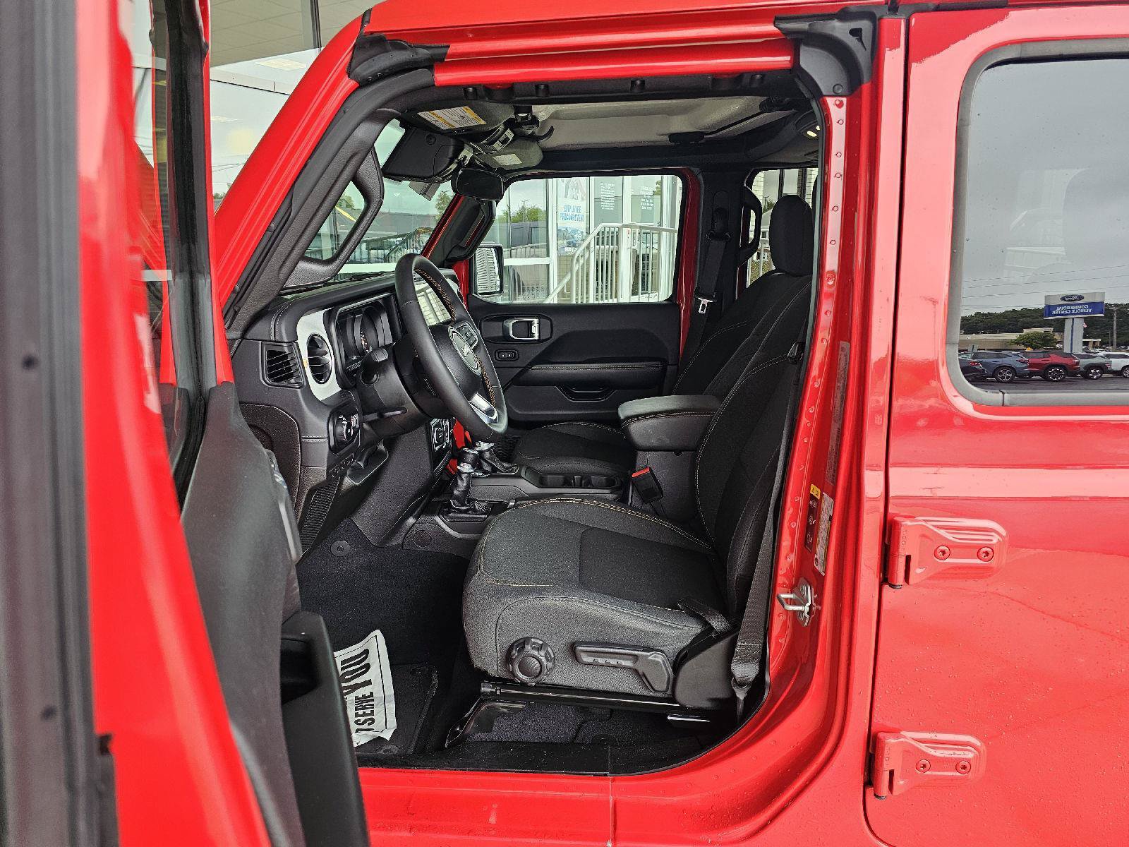 Used 2025 Jeep Wrangler Unlimited Sahara AWD/4WD image 19