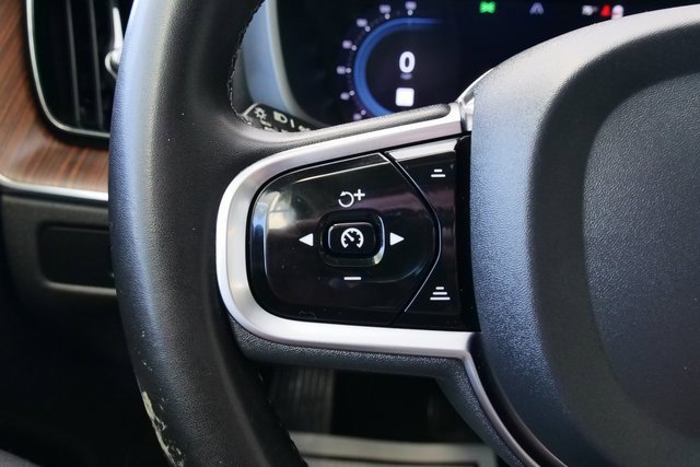 Used 2024 Volvo XC60 B5 Plus image 30