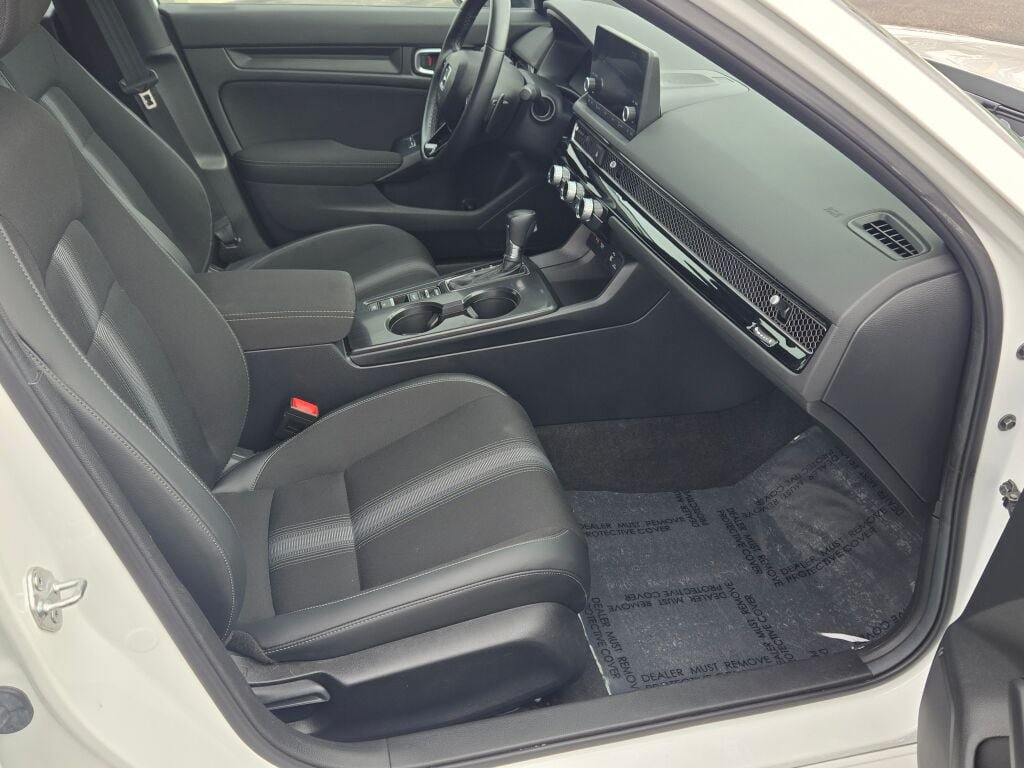 Used 2023 Honda Civic Sport image 4