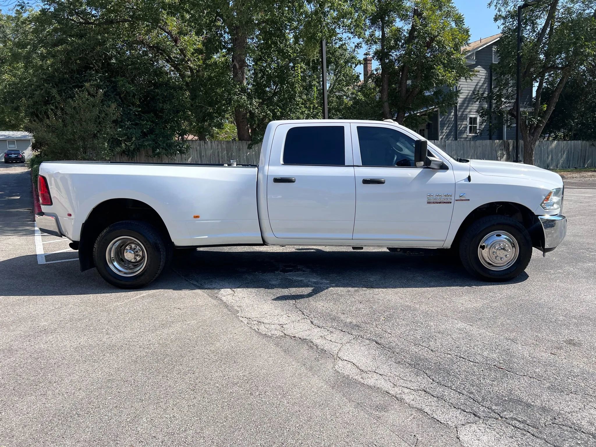 Used 2018 RAM 3500 Tradesman w/ Chrome Appearance Group image 4