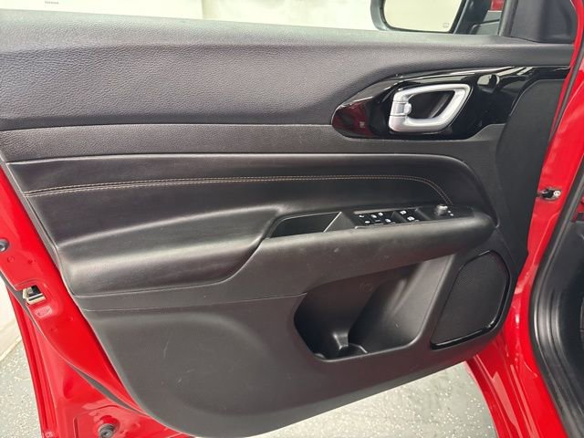 Used 2023 Jeep Compass Limited AWD/4WD image 19