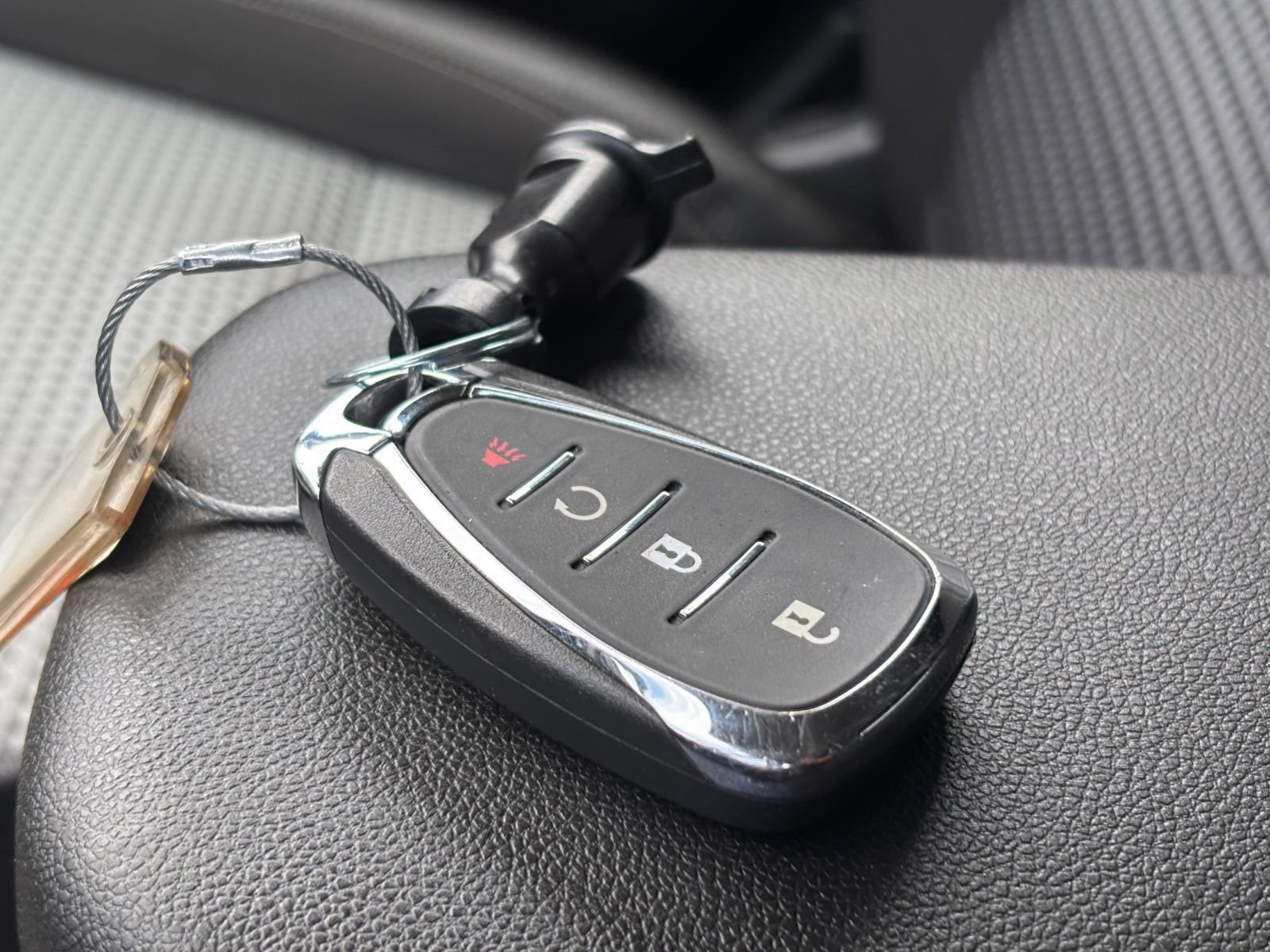 Used 2025 Chevrolet Trax LT FWD image 25