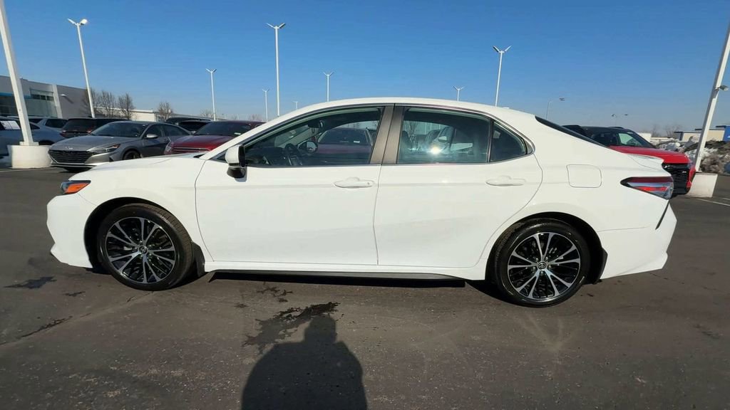 Used 2020 Toyota Camry SE image 5