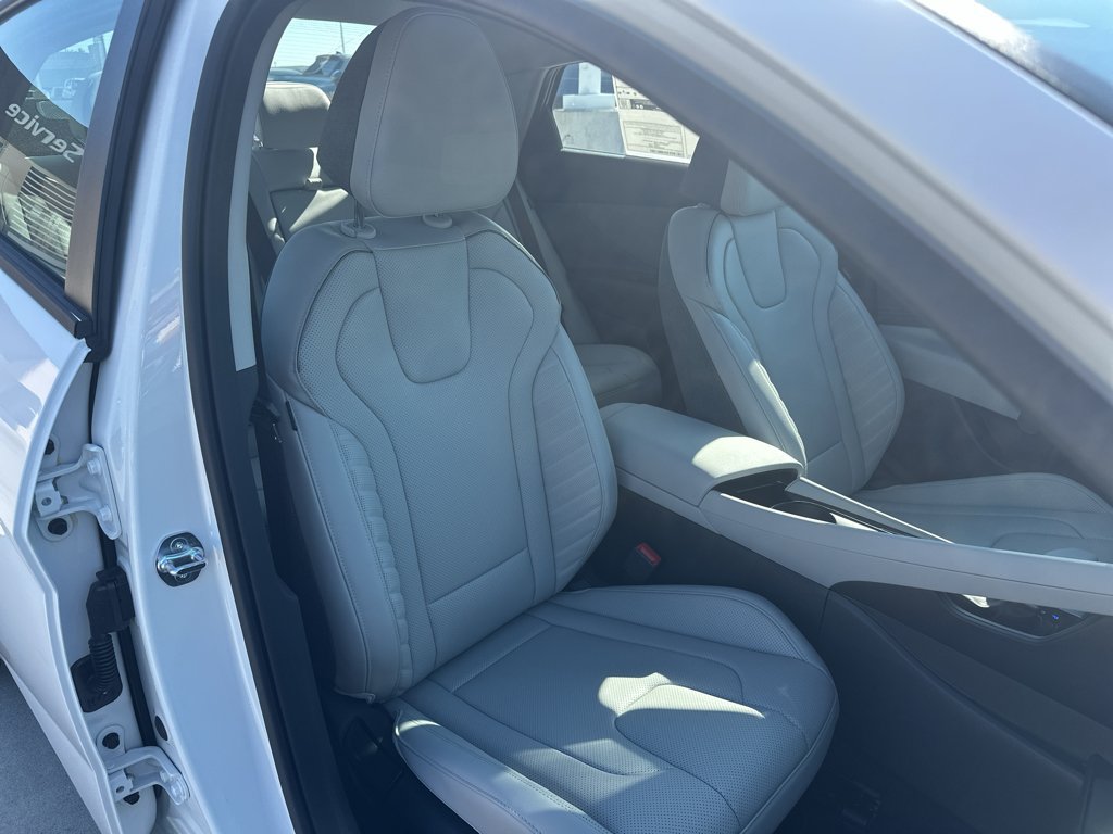 New 2026 Hyundai Elantra Limited FWD image 32
