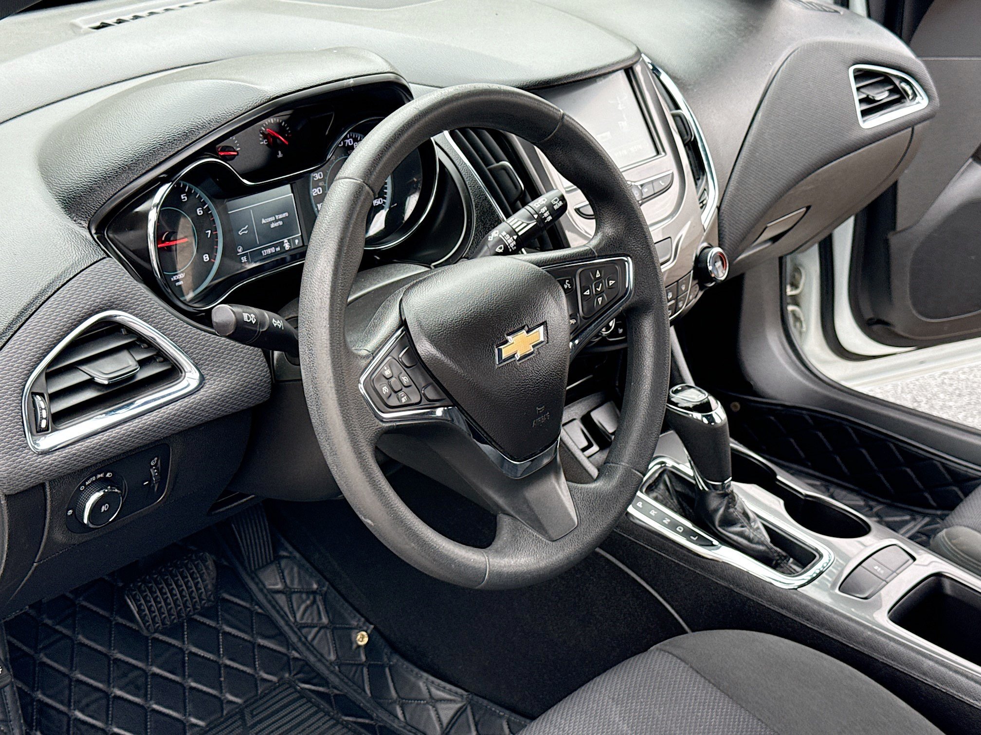 Used 2018 Chevrolet Cruze LT w/ Redline Edition FWD image 4