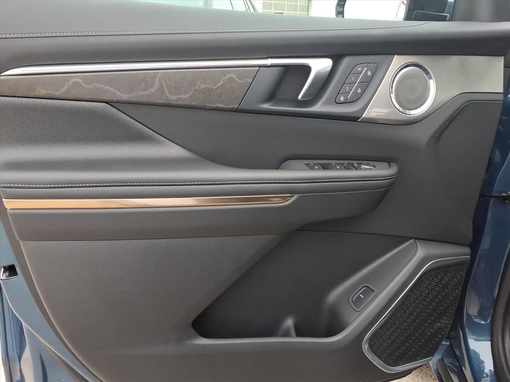 New 2026 Buick Enclave Avenir image 12