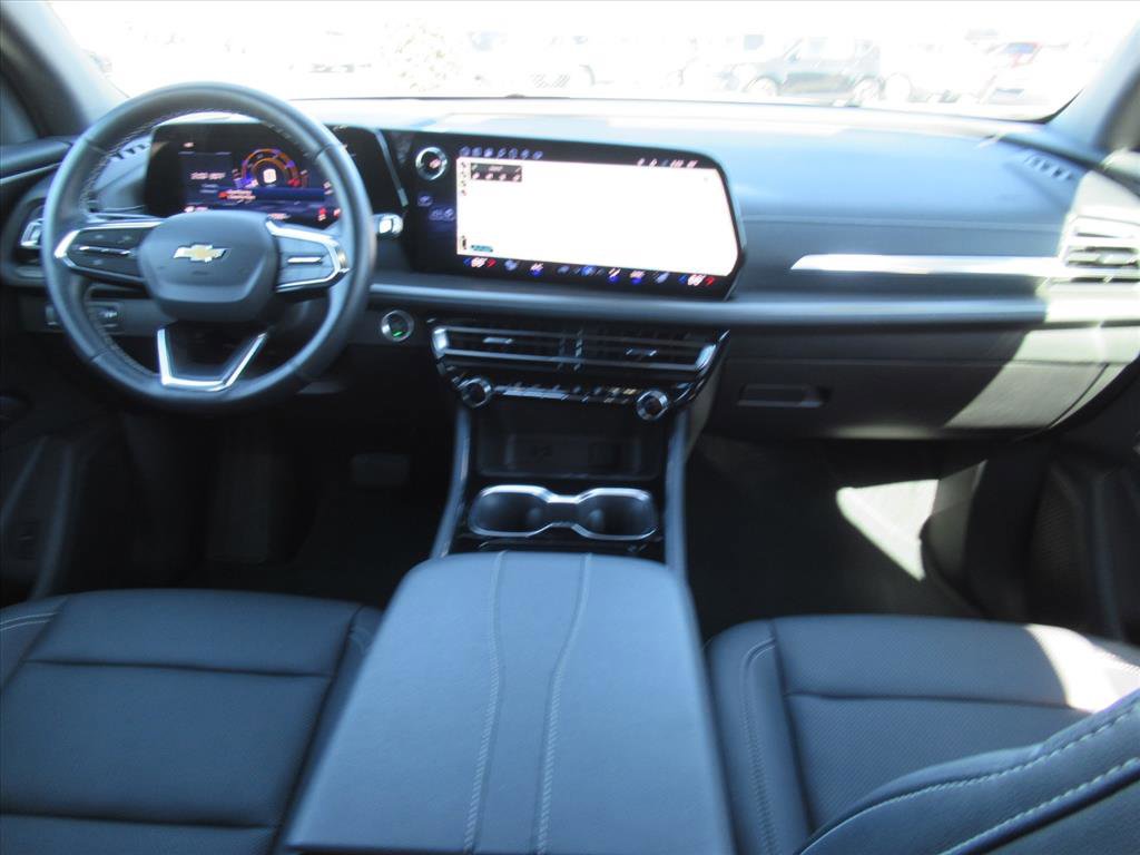 Used 2025 Chevrolet Traverse LT image 12