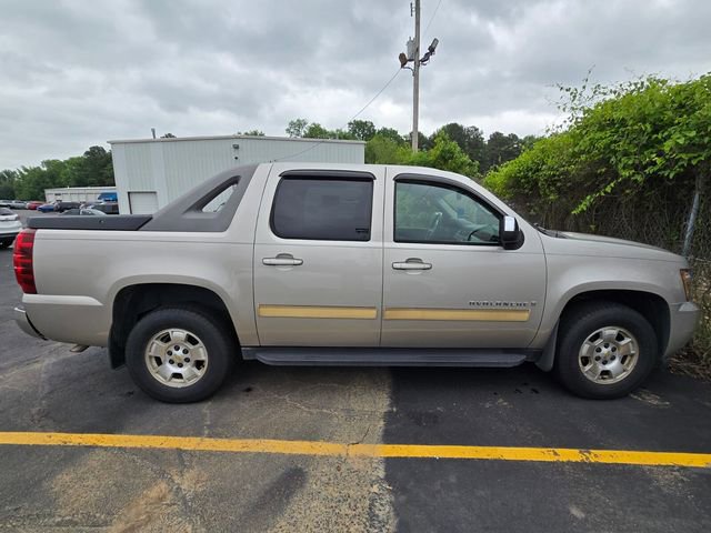 Used 2009 Chevrolet Avalanche LT w/ Convenience Package #1 AWD/4WD image 6