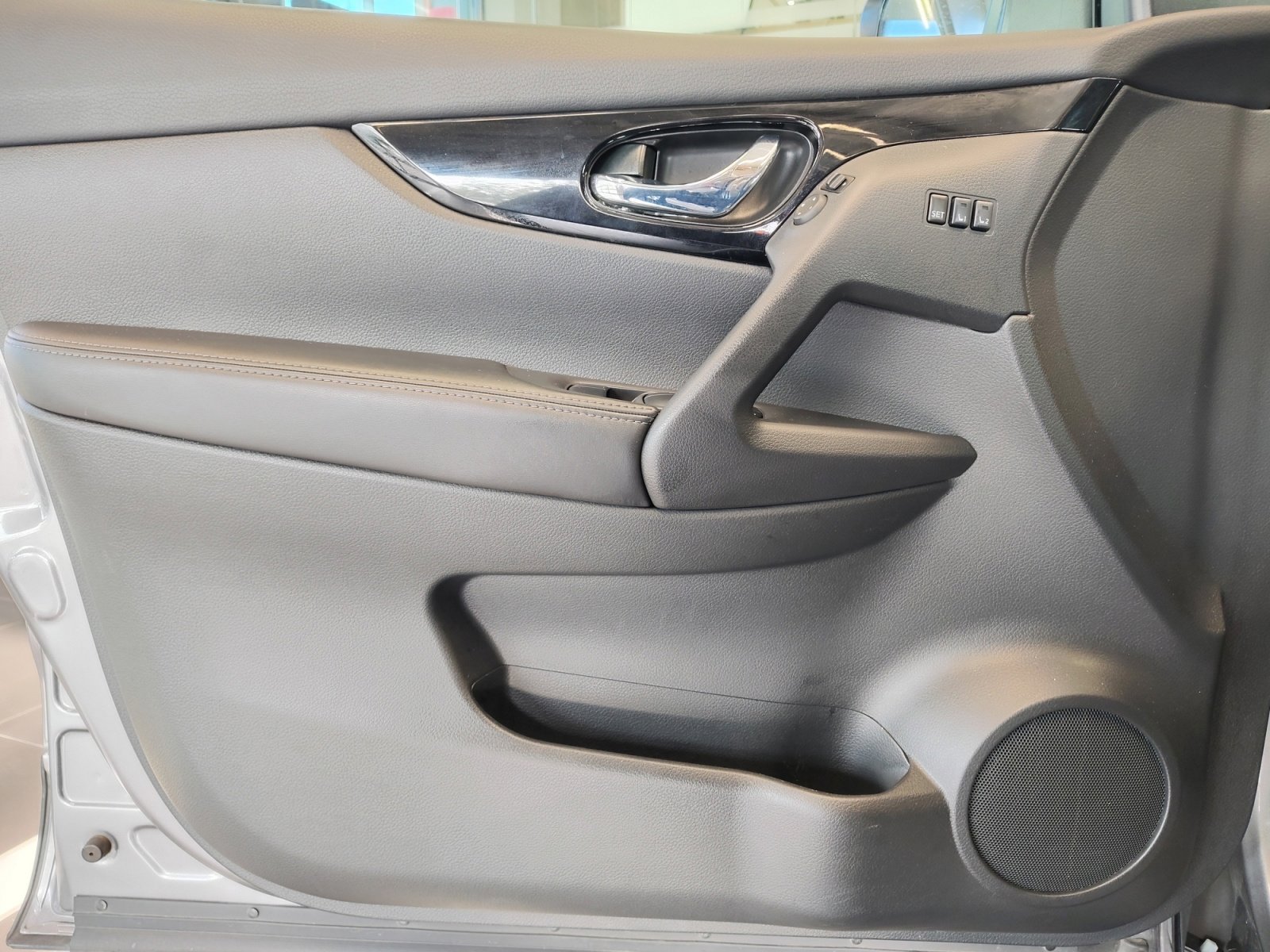 Used 2022 Nissan Rogue Sport SL w/ Premium Package image 31