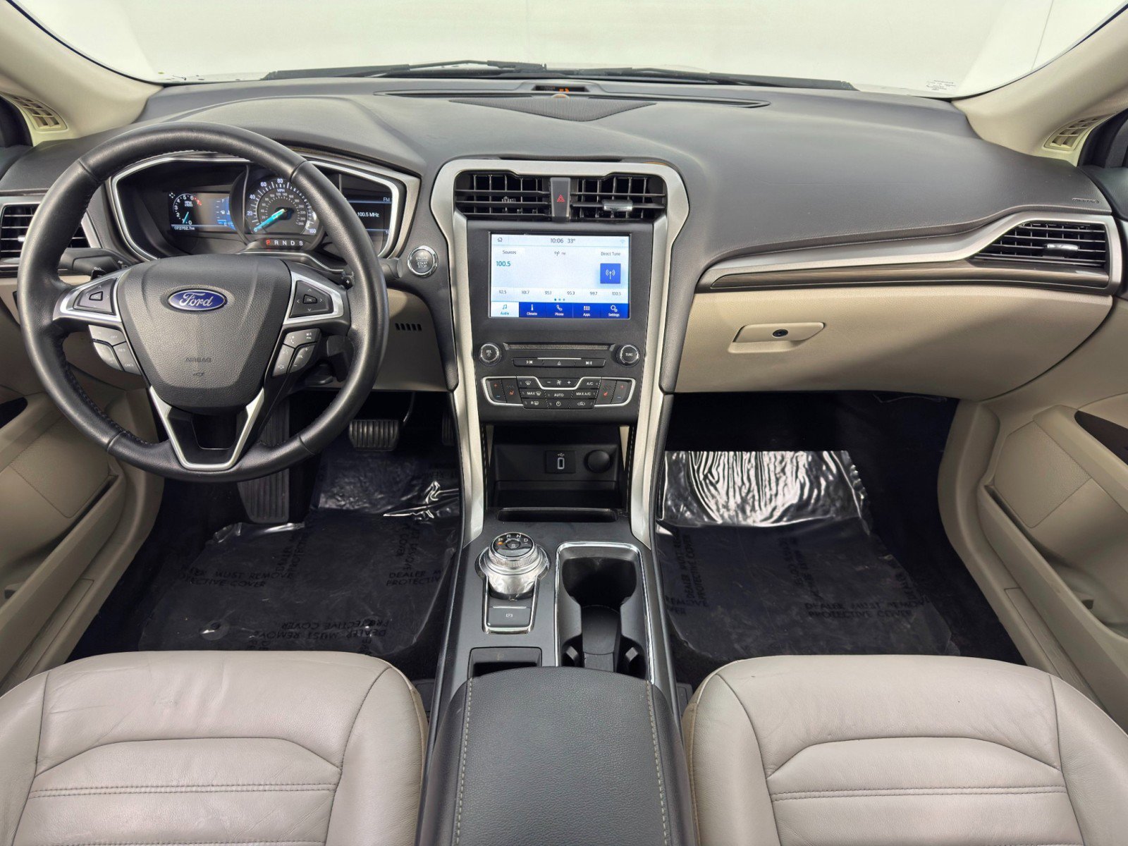 Used 2017 Ford Fusion SE w/ Fusion SE Technology Package image 12