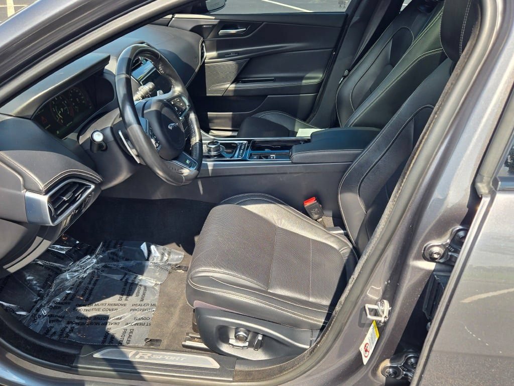 Used 2019 Jaguar XE R-Sport RWD image 22