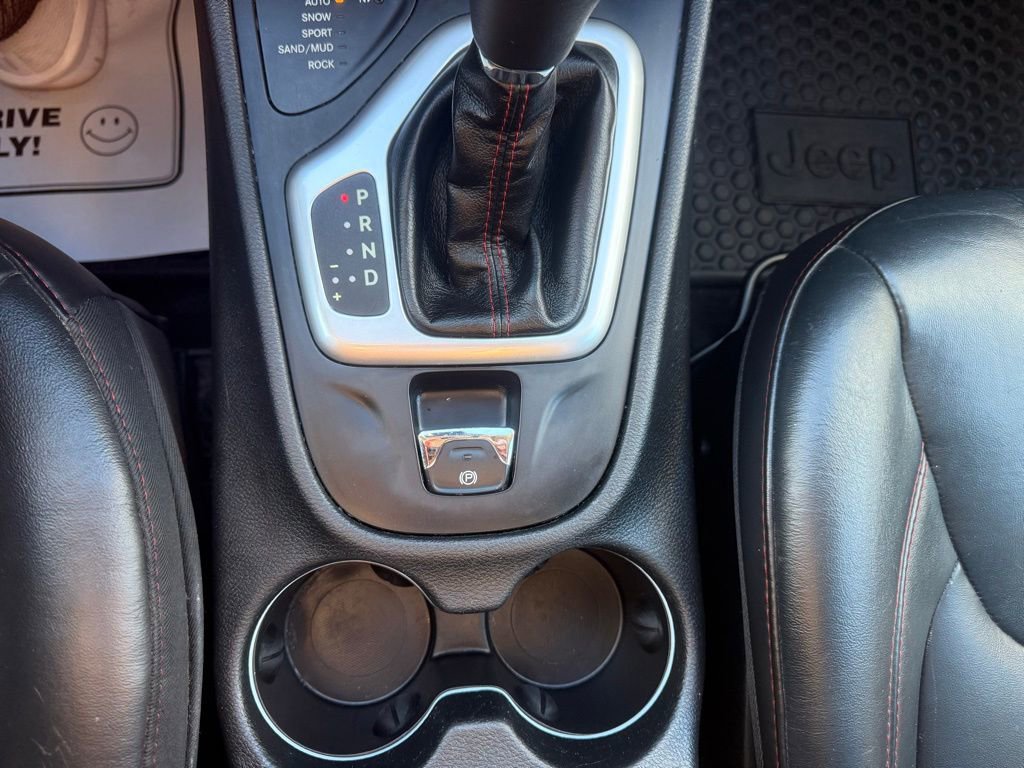 Used 2016 Jeep Cherokee Trailhawk w/ Comfort/Convenience Group image 26