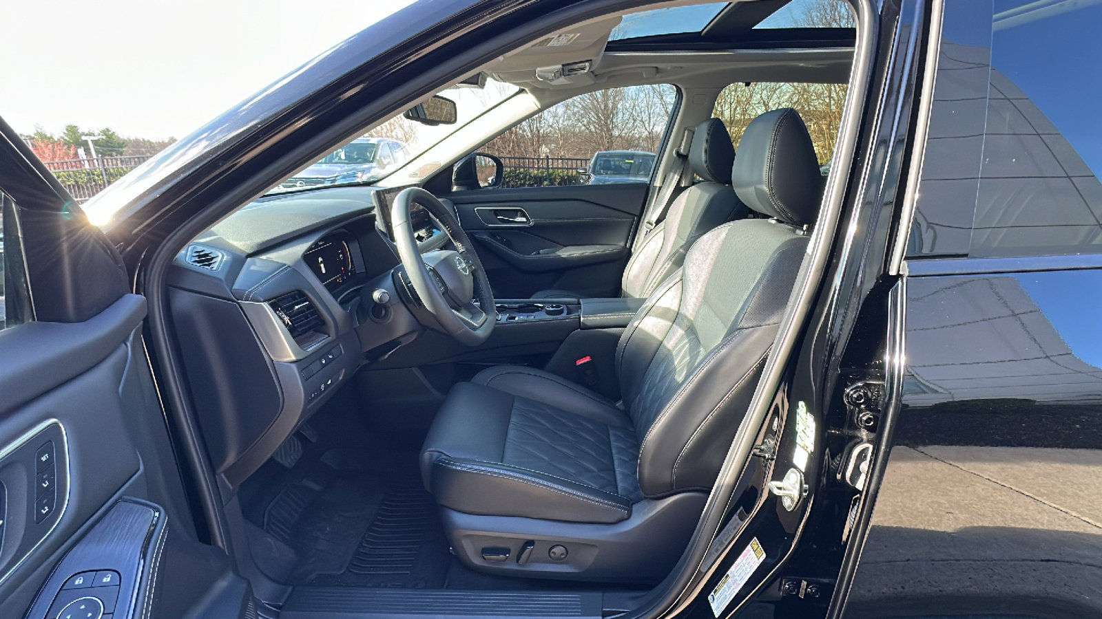 Certified 2025 Nissan Rogue Platinum w/ Platinum Premium Package image 11