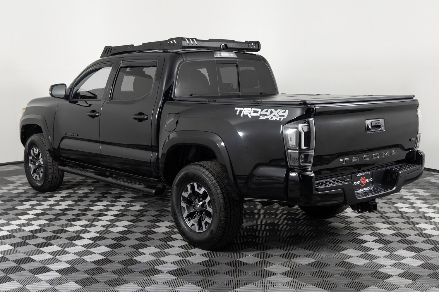 Used 2022 Toyota Tacoma TRD Sport w/ Technology Package image 4