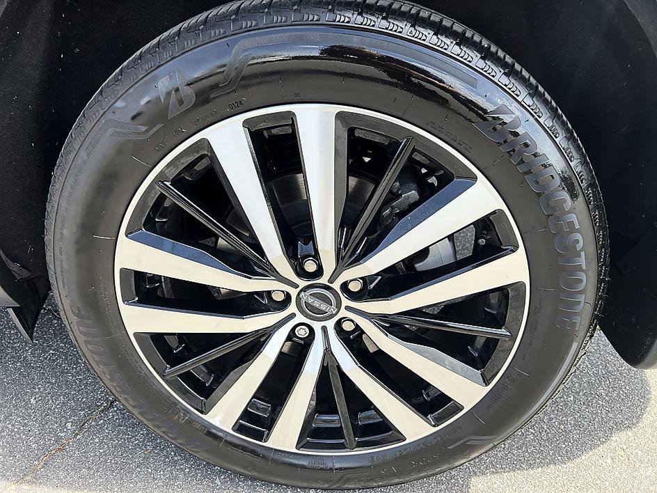 Certified 2024 Nissan Pathfinder Platinum w/ Lighting Package (N92) image 10