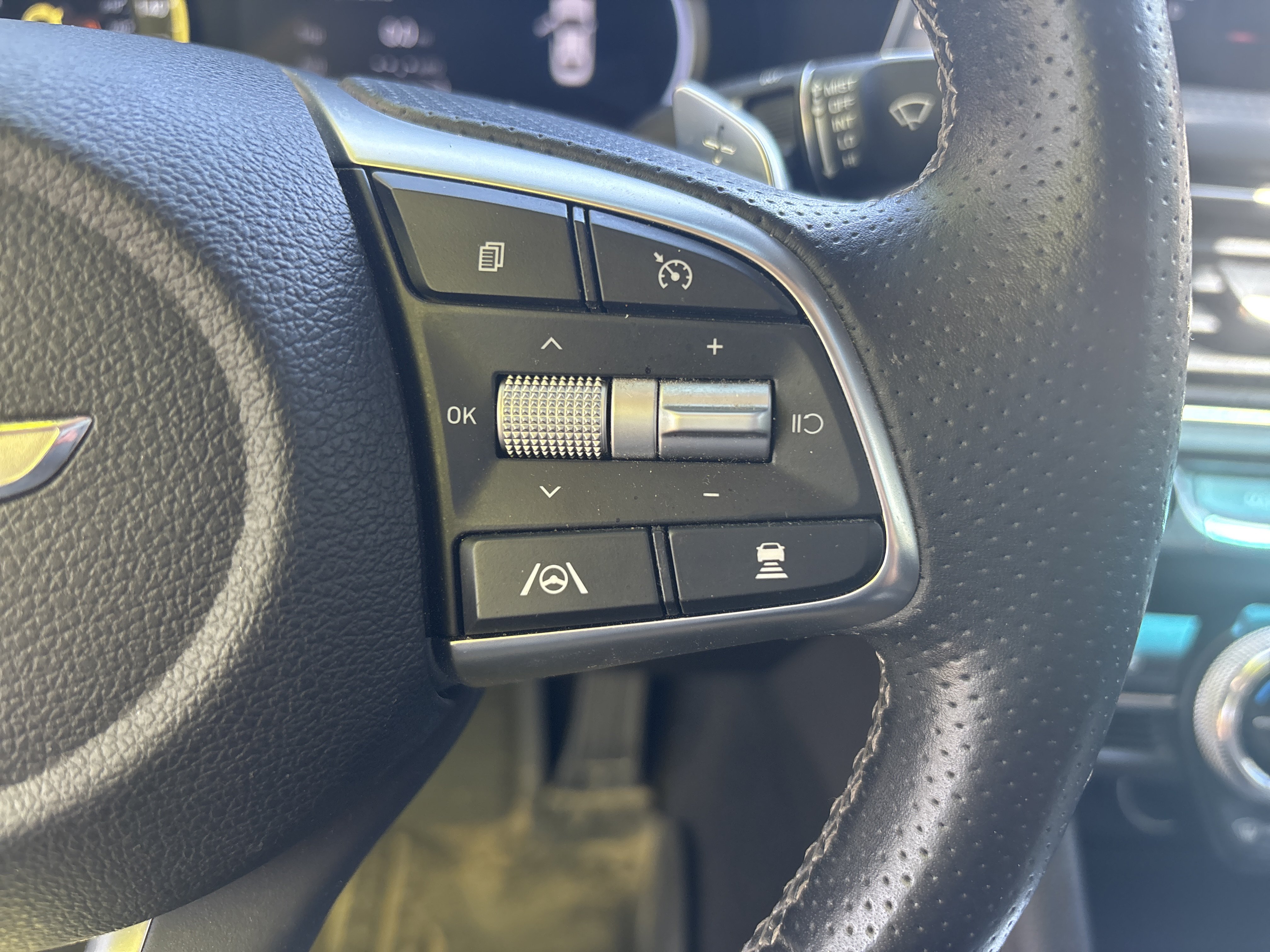 Used 2023 Genesis G70 2.0T AWD/4WD image 20