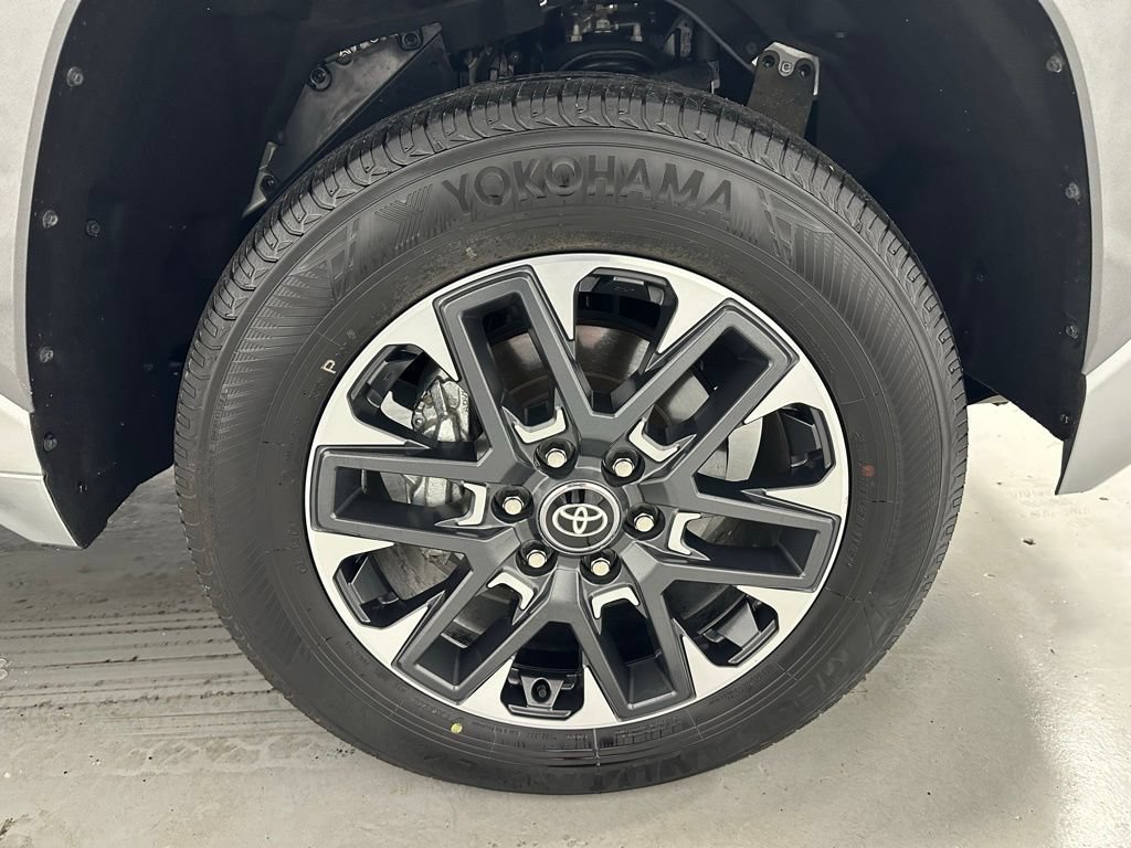 Used 2025 Toyota Tundra Limited AWD/4WD image 62